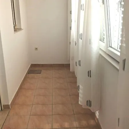 Apartment Seaside Okrug Gornji With Terrace And Patio Trogir