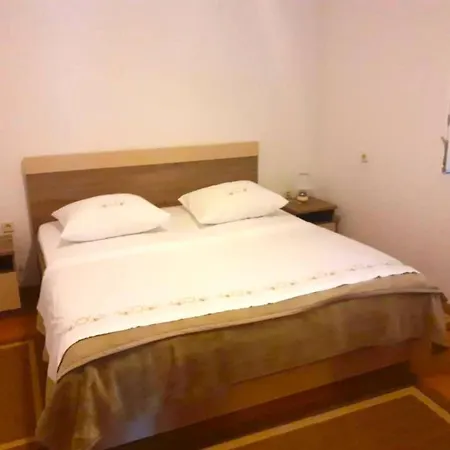 Apartment Seaside Okrug Gornji With Terrace And Patio